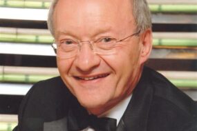 Dr. Edward W. Papp MD CCFP FCFP LM